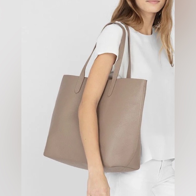 Cuyana Classic Tote Pebble Grain Leather Structured In Taupe Large 14” X 13”